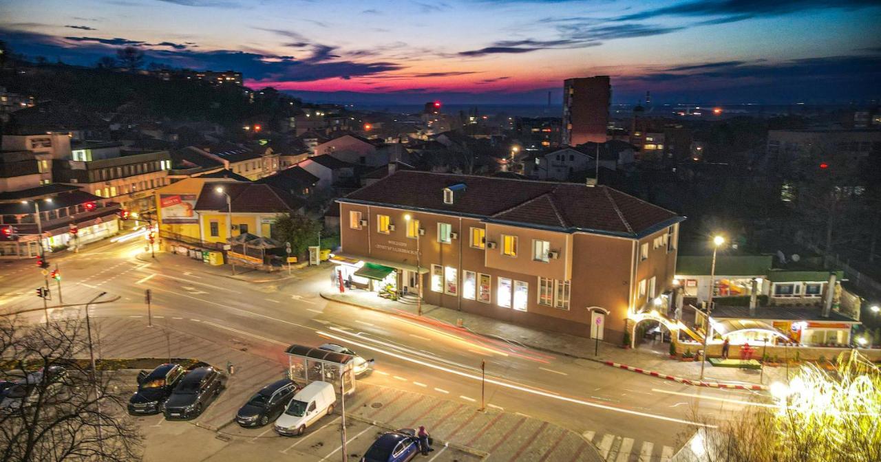 Пансион - Димитър Хадживасилев Svishtov Exterior photo